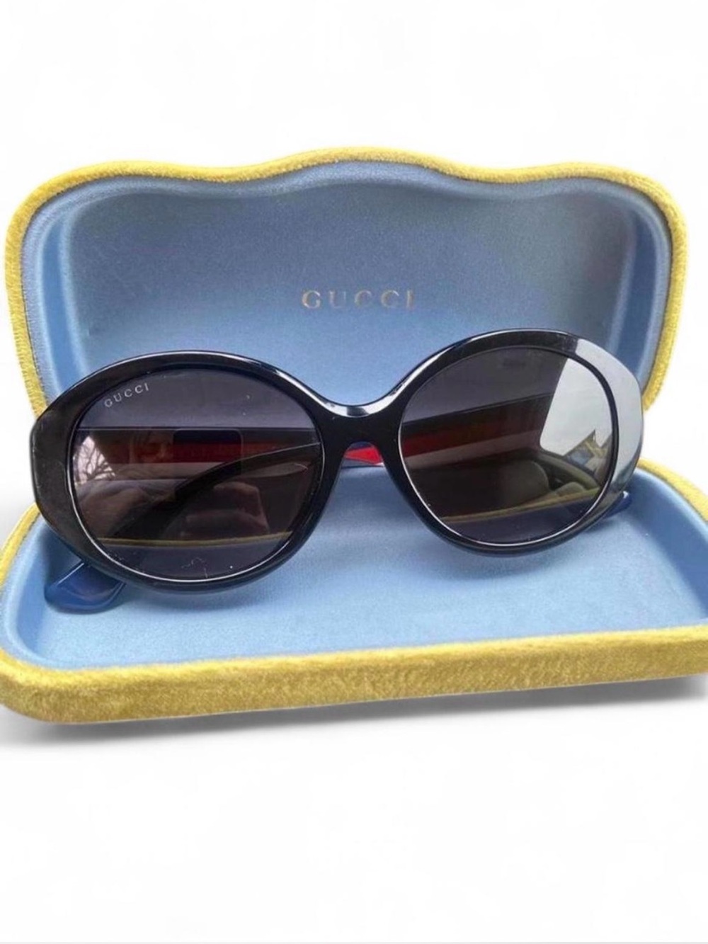 Gucci Black Round Women's Sunglasses with Dark Lenses